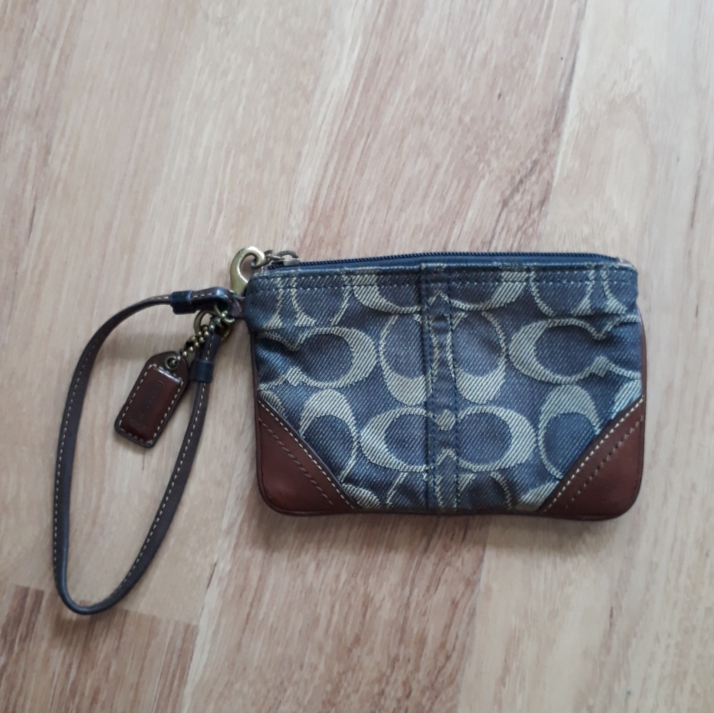 Coach wristlet wallet